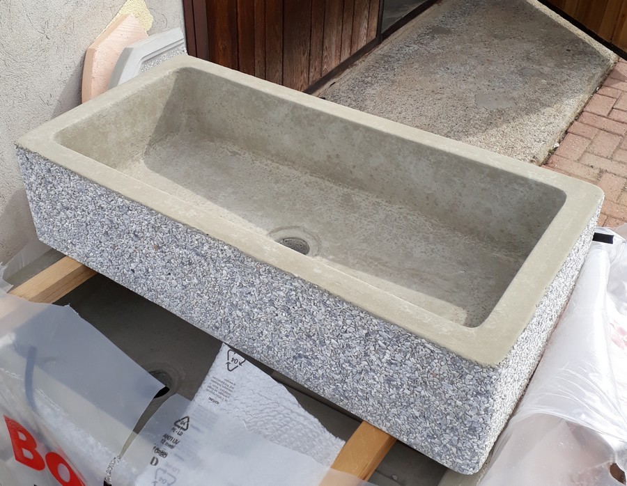 Lavandino in cemento grigio con vasca unica - Crear Arredo Esterni e  Giardino